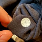 Lululemon  NWT‎ Reveal Crop 15" Leggings Women’s Size 6 Black Activewear Photo 5