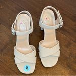 🛍️ D Heart Cream Open Toe Criss Cross Ankle Strap Suede Like Block Heel 6 NWOT Photo 1