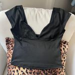 Black v neck short sleeve fitted crop top Photo 5