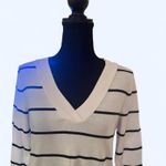 Gap  striped V-neck super soft long sleeve shirt in black and white Size Large Photo 4