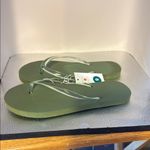 Shade & Shore  Green Sandals Classic Design​ Photo 3