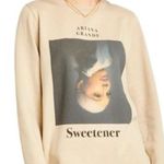 Ariana Grande Sweetener Tour Music Concert Graphic Sweatshirt in Beige Cream L Photo 0