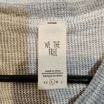 We The Free  People Gray Red Knitted V-Neck Bubble Tee Textured Raw Hem Small Photo 6