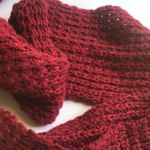 Maroon knitted scarf Photo 3
