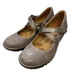 COMFORTIVA Bronze Tan Suede Heeled Wedge Shoes, Size 6 M Womens Photo 1