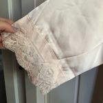 Vintage powder pink satin weave house robe floral lace Size undefined Photo 2