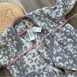 UGG Nwt  phoebe wrap cardigan gray‎ leopard print women’s size M Photo 5