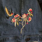 GILI Embroidered Denim Jean Jacket Hummingbird Floral Design Size 2 Vintage Y2K Blue Photo 3