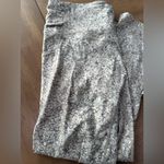 Zyia Bentonite Ruched Pocket Hi-rise 7/8 24" Leggings and Sports Bra Set. Photo 5