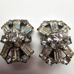 Vintage emerald shape rhinestone silver tone metal clip on earrings Photo 1