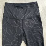 Beyond Yoga Limited Edition Flashback High-Rise
Midi Leggings in Monstera Leaf S Photo 4