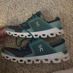 on cloud Running Shoes Photo 0