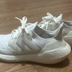 Adidas  Ultraboost 22 running tennis shoes Photo 4
