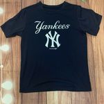 3/$22🌞 Yankees Navy Blue T Photo 0