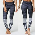Onzie FLOW Black & White Striped Leggings Size XS Photo 1
