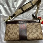 Coach  Heritage Stripe Y2K Brown Signature Print
Hand Bag Photo 2