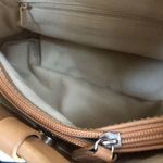 Tan beige cream woven straw hand tote bag with embroidered flowers and wooden handles Photo 3