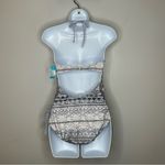 Ambrielle One Photo 4