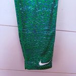 Nike  Pro Women’s Medium Cropped Green Leggings Pants Photo 1