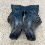 Dansko Women’s Embossed Clogs Mules Black Size 38 Photo 3