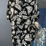 C&C California Size M Floral Button Down Photo 0