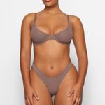 SKIMS NWT  plunge fits everybody bra umber 32H Photo 2