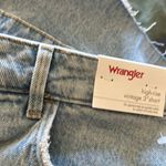Wrangler NWT Women's High Rise Vintage 3” Cut-Off Short Distressed Photo 3