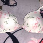 PINK - Victoria's Secret Bra Photo 0