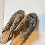 Lucky Brand Grey Leather Lazer Cut Peep Toe Heeled Sandals Womens 6 Casual Mule Photo 1