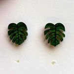 Monstera plant leaf green stud earrings Super cute! Gift summer plant lo… Photo 1