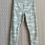 Athleta Elation Camo 7/8 Tight S Gray White Cami Photo 0