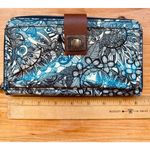 Sakroots Large Smartphone Wristlet Crossbody Navy & Cream Floral Zip Around Photo 8