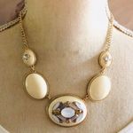 Classy elegant graduated cream faceted stone accent necklace Photo 0
