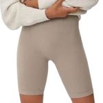 Everlane  Seamless Bike Shorts Photo 0