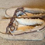 UGG Dakota Slippers Photo 0