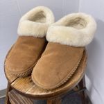 Eddie Bauer  Shearling Classic Slippers Size 9 Medium Tan House Photo 1