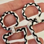 Black and white statement earrings Photo 5