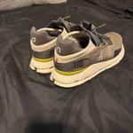 on cloud  Shoes Photo 2