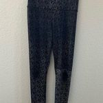 Carbon 38  Hi-Waisted Floral Leggings Photo 0