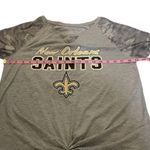 NFL Team Apparel NWT New Orleans Saints Tee T-Shirt Top Gray Camo Sleeves NFL Teens Apparel New Photo 4