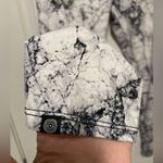 Onzie  Black & White Marble Print High Rise Capri Leggings Photo 5