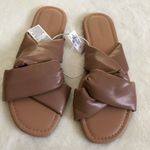 Old Navy New  padded soft twist flat sandals, women size 7.5 Photo 0