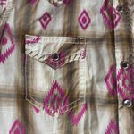 Rock 47 by Wrangler Pink and Tan Geometric Snap Button Shirt Size M Photo 2
