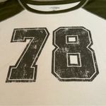 Arizona Jeans ARIZONA Women’s Green Varsity Crop Top Sporty T-Shirt Photo 5