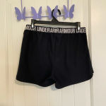 Under Armour EUC |  women’s heat gear loose fit solid active shorts‎ — medium Photo 2