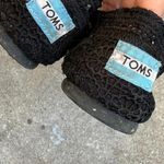 Toms  - Women's Crochet Flats - Black - Size 7 W - Classic Slip-On Style Photo 2