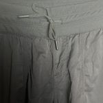 The North Face Women's M Scrunch Side Hiking Cropped Pants Solid Black Sporty Gorpco Photo 2