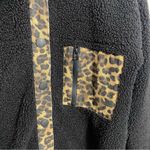 Mystree  Sherpa jacket black with animal print detail small Photo 2