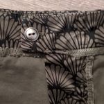 Level 99 Green Clamshell Shorts Size 29 Photo 7