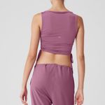 Alo Yoga Stand Out Cropped Tank - Soft Mulberry Photo 2